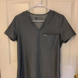 Figs Caterina one pocket scrub top.